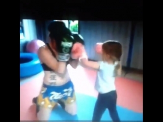 taught daughter mua thai boxing